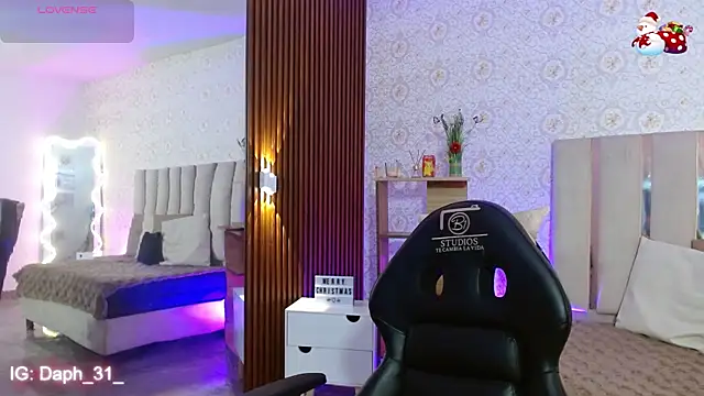 Daphnne tay online show from 11-15-25, 03:32