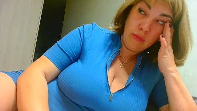Snapshot of Brionia chatting on 10-02-25, 05:16 Brionia online show from 10-02-25, 05:16