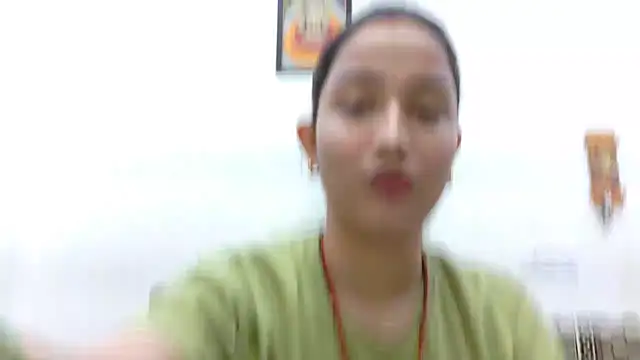 Snapshot of Aleena_Rai chatting on 10-15-25, 07:00 Aleena Rai online show from 10-15-25, 07:00