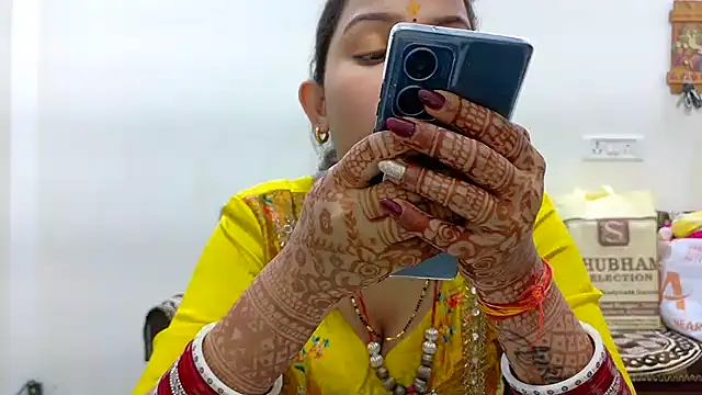 Snapshot of Aleena_Rai chatting on 10-13-25, 07:15 Aleena Rai online show from 10-13-25, 07:15