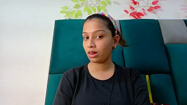 Snapshot of Aleena_Rai chatting on 09-24-25, 06:03 Aleena Rai online show from 09-24-25, 06:03