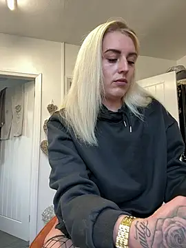 Snapshot of Barbie_26 chatting on 03-11-25, 09:56 Barbie 26 online show from 03-11-25, 09:56