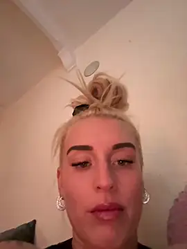 Snapshot of Barbie_26 chatting on 12-10-24, 09:44 Barbie 26 online show from 12-10-24, 09:44