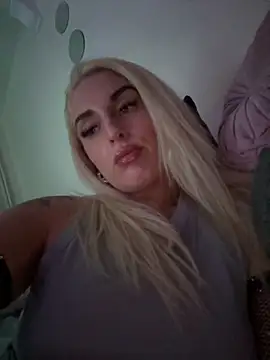 Snapshot of Barbie_26 chatting on 12-12-24, 08:43 Barbie 26 online show from 12-12-24, 08:43