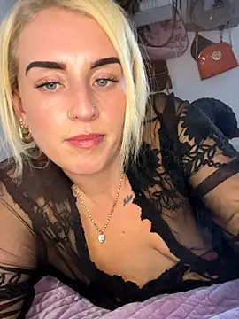 Snapshot of Barbie_26 chatting on 11-30-25, 03:13 Barbie 26 online show from 11-30-25, 03:13