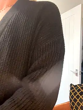 Snapshot of Barbie_26 chatting on 11-19-25, 10:04 Barbie 26 online show from 11-19-25, 10:04