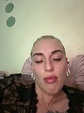 Snapshot of Barbie_26 chatting on 12-23-24, 10:44 Barbie 26 online show from 12-23-24, 10:44