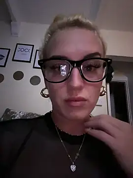 Snapshot of Barbie_26 chatting on 01-09-25, 10:31 Barbie 26 online show from 01-09-25, 10:31