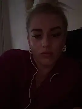 Snapshot of Barbie_26 chatting on 03-19-25, 11:47 Barbie 26 online show from 03-19-25, 11:47