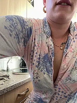 Snapshot of Barbie_26 chatting on 03-18-25, 09:56 Barbie 26 online show from 03-18-25, 09:56