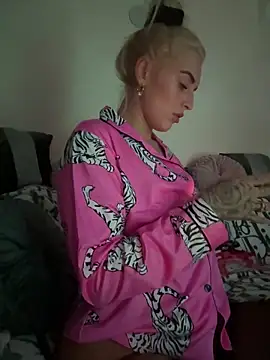 Snapshot of Barbie_26 chatting on 12-07-24, 08:22 Barbie 26 online show from 12-07-24, 08:22