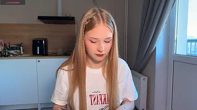 lisa barbie online show from 03-22-26, 03:46