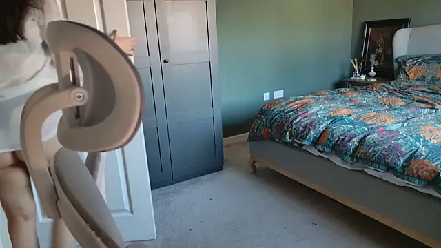 flatwhite0 online show from 02-04-25, 10:00