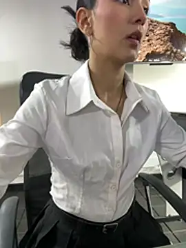 Amy Kiitty  online show from 04-10-26, 01:29