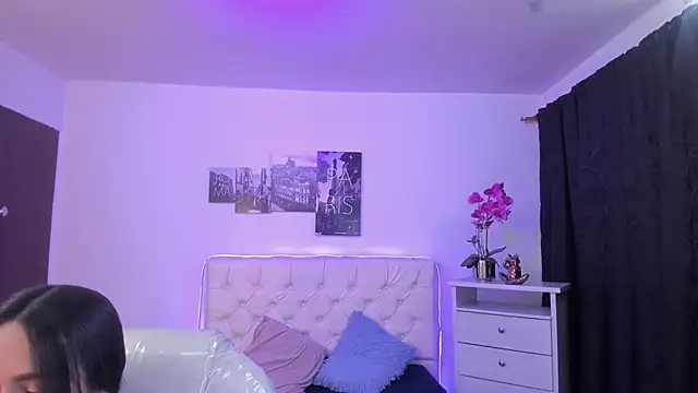 Snapshot of Amy_Kiitty_ chatting on 02-13-26, 01:00 Amy Kiitty online show from 02-13-26, 01:00