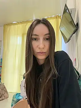Snapshot of viviandaimond1 chatting on 06-19-26, 10:32 viviandaimond1 online show from 06-19-26, 10:32