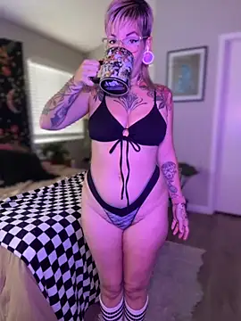 GoldieBakeman online show from 10-21-25, 04:39