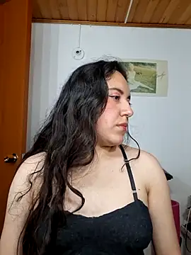 Snapshot of Emi_chik chatting on 04-29-26, 04:38 Emi chik online show from 04-29-26, 04:38