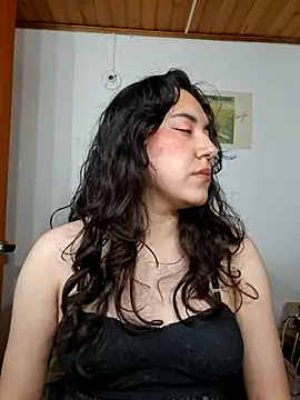 Snapshot of Emi_chik chatting on 07-02-26, 04:40 Emi chik online show from 07-02-26, 04:40