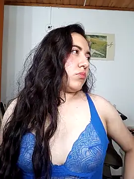 Emi chik online show from 11-22-25, 10:47