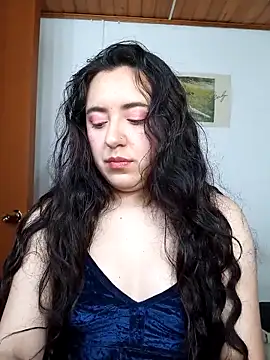 Emi chik online show from 12-17-25, 09:47