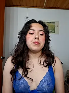 Snapshot of Emi_chik chatting on 07-03-26, 04:41 Emi chik online show from 07-03-26, 04:41