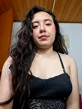 Snapshot of Emi_chik chatting on 04-23-26, 12:29 Emi chik online show from 04-23-26, 12:29