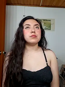 Snapshot of Emi_chik chatting on 06-05-26, 05:01 Emi chik online show from 06-05-26, 05:01