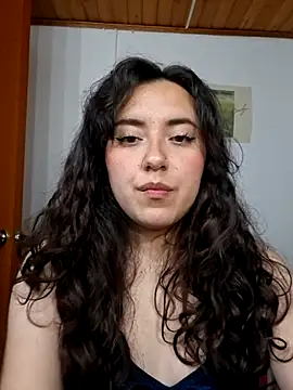 Snapshot of Emi_chik chatting on 07-15-26, 06:31 Emi chik online show from 07-15-26, 06:31