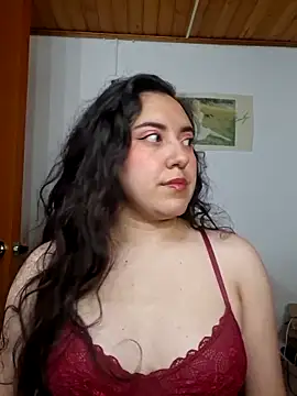 Snapshot of Emi_chik chatting on 05-17-26, 03:39 Emi chik online show from 05-17-26, 03:39