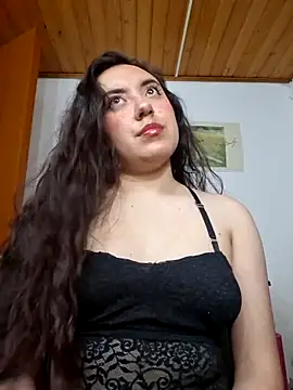 Snapshot of Emi_chik chatting on 06-05-26, 06:52 Emi chik online show from 06-05-26, 06:52