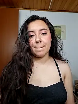 Snapshot of Emi_chik chatting on 05-29-26, 05:57 Emi chik online show from 05-29-26, 05:57