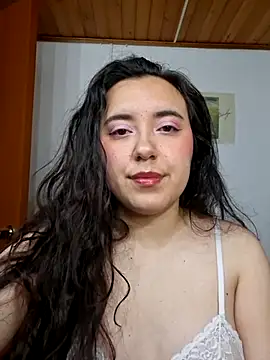 Snapshot of Emi_chik chatting on 05-31-26, 05:35 Emi chik online show from 05-31-26, 05:35