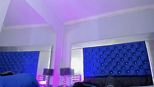 Eyleen Santos online show from 12-15-25, 07:41