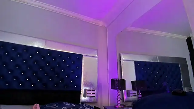 Eyleen Santos online show from 12-13-25, 08:04