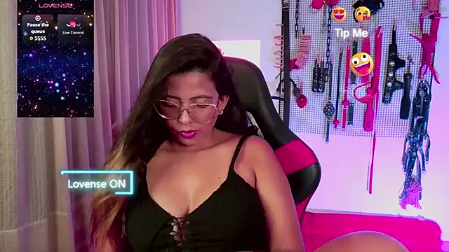 Snapshot of Megaan_Greey chatting on 10-14-25, 01:12 Megaan Greey online show from 10-14-25, 01:12