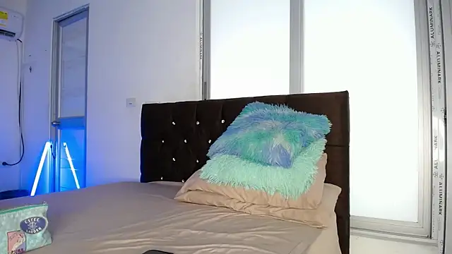 Sweet hot mia online show from 04-05-26, 02:13