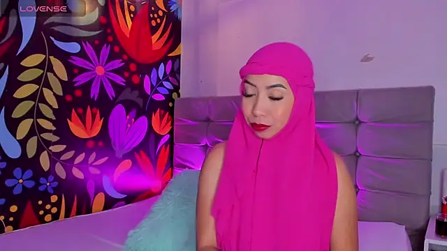 Snapshot of Sweet_hot_mia chatting on 02-24-25, 07:41 Sweet hot mia online show from 02-24-25, 07:41