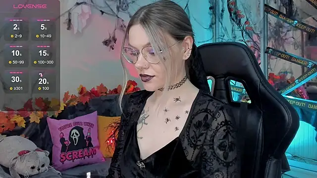 Marta May  online show from 10-24-25, 04:39