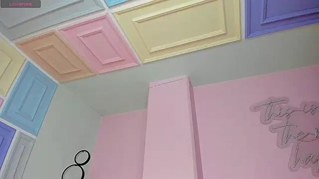 Snapshot of KatieNolan_1 chatting on 05-12-26, 06:47 KatieNolan 1 online show from 05-12-26, 06:47
