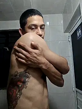 Snapshot of Antres25 chatting on 01-13-26, 02:04 Antres25 online show from 01-13-26, 02:04