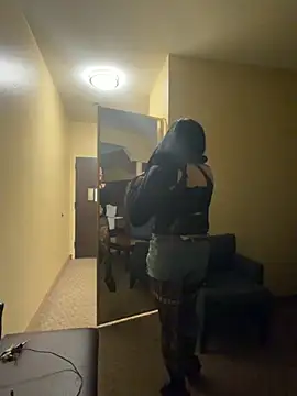 Snapshot of Youcunn chatting on 11-11-25, 05:02 Youcunn online show from 11-11-25, 05:02