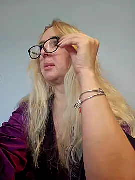 Snapshot of MariaRichi_ chatting on 03-18-25, 07:22 MariaRichi  online show from 03-18-25, 07:22