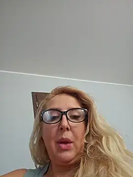 Snapshot of MariaRichi_ chatting on 03-15-25, 10:57 MariaRichi  online show from 03-15-25, 10:57