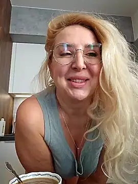 Snapshot of MariaRichi_ chatting on 03-22-25, 07:15 MariaRichi  online show from 03-22-25, 07:15