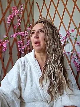 Snapshot of MariaRichi_ chatting on 09-11-25, 06:46 MariaRichi  online show from 09-11-25, 06:46