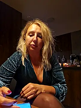 Snapshot of MariaRichi_ chatting on 10-16-25, 06:49 MariaRichi  online show from 10-16-25, 06:49