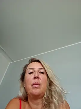 Snapshot of MariaRichi_ chatting on 10-13-25, 07:32 MariaRichi  online show from 10-13-25, 07:32