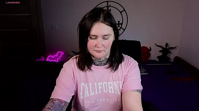 Emmybrightj  online show from 12-22-25, 02:44