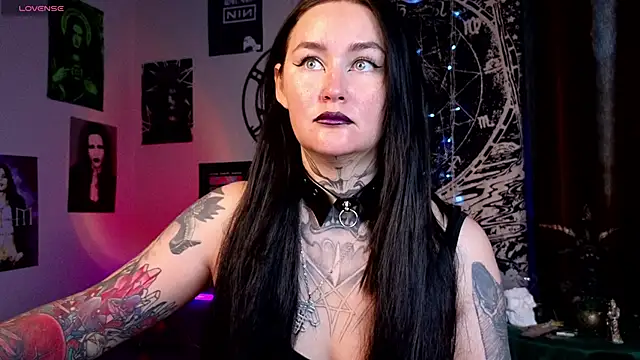 Snapshot of Emmybrightj_ chatting on 05-21-26, 01:58 Emmybrightj online show from 05-21-26, 01:58